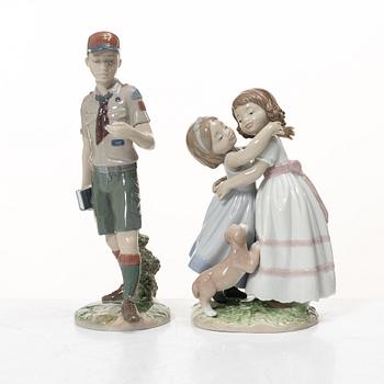 Lladró, 5 figuriner, " Flowers for mommy", "For a special someone", "Gime me a hug", "Classic scout", " Off to school".
