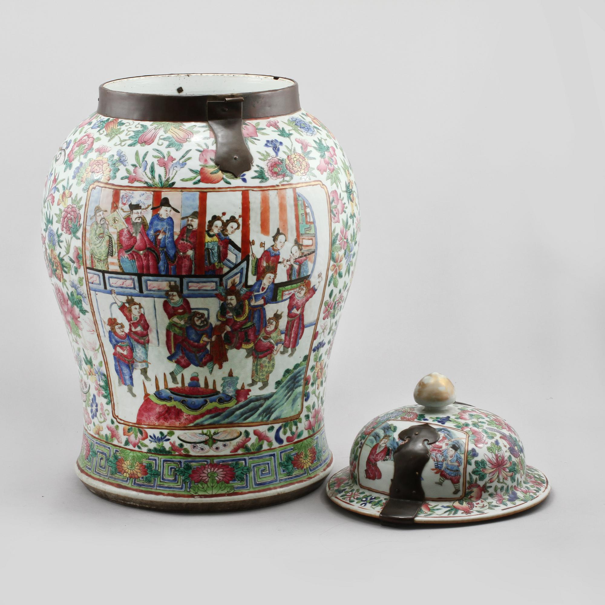 GOLVURNA, porslin, Kina, 1800-tal.