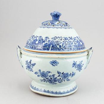 Matservis, 37 delar, kompaniporslin. Qingdynastin, Qianlong (1736-95).