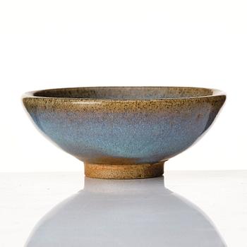 A Jun glazed bowl, Ming dynasty (1368-1644).