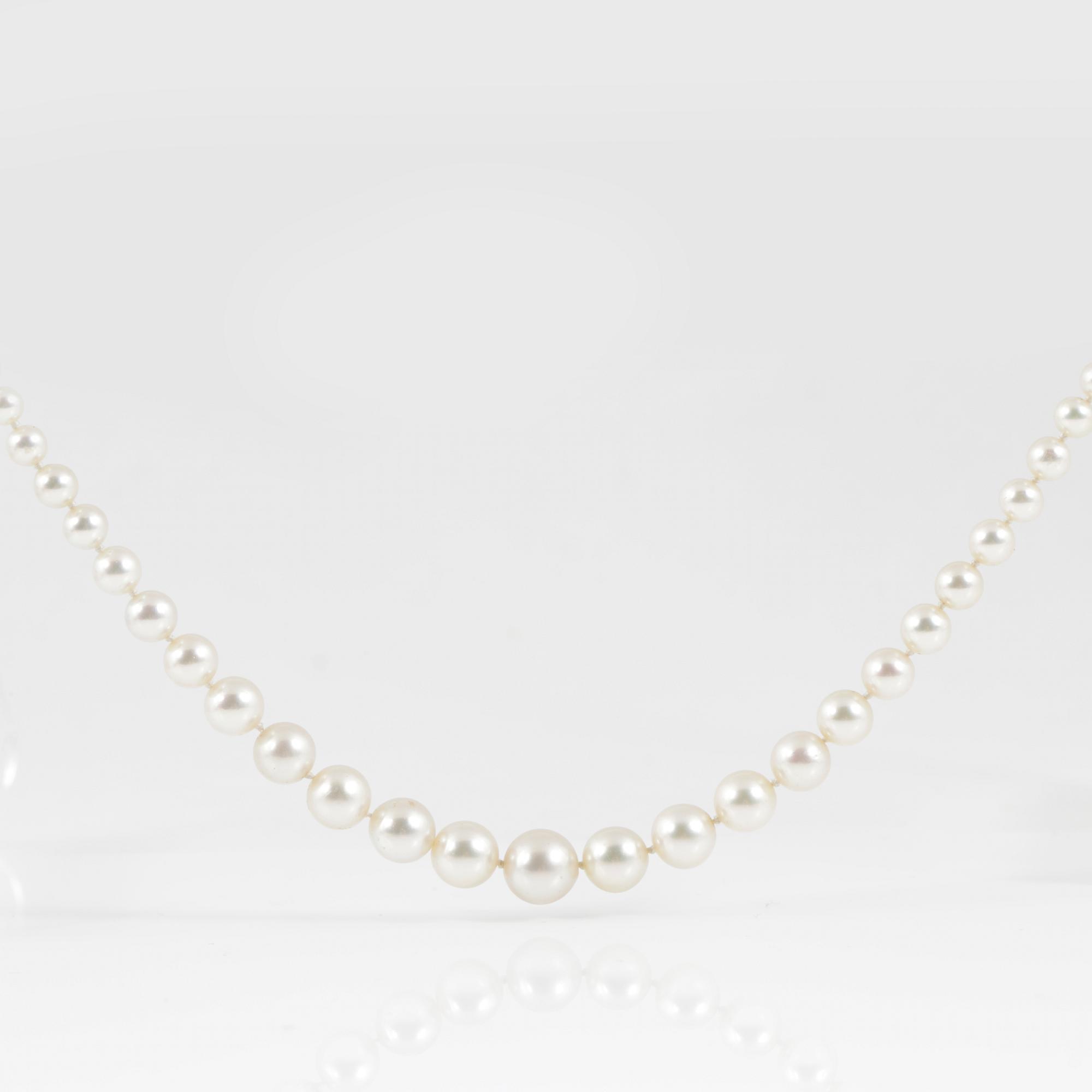 COLLIER,  odlade saltvattenspärlor, 14 K vitguld. 1900-talets första hälft.