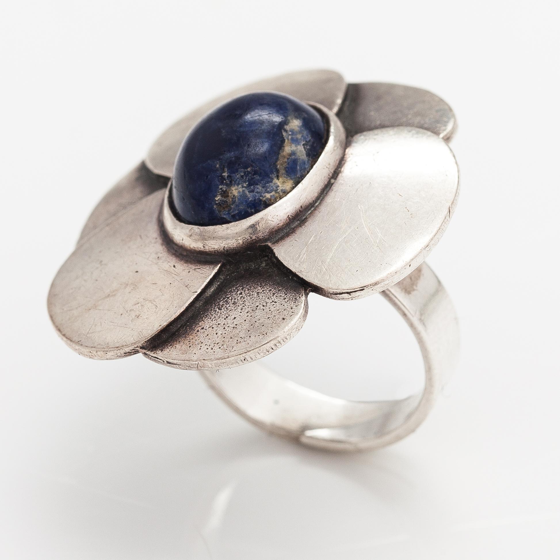 Eila Minkkinen, A sterling silver ring "Wild rose" with a sodalit. Kalevala Koru, Helsinki 1973.