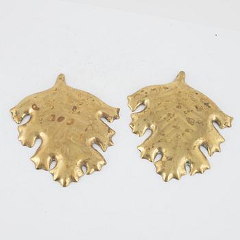 Josef Frank, a pair of leaf-shaped brass dishes, Svenskt Tenn.