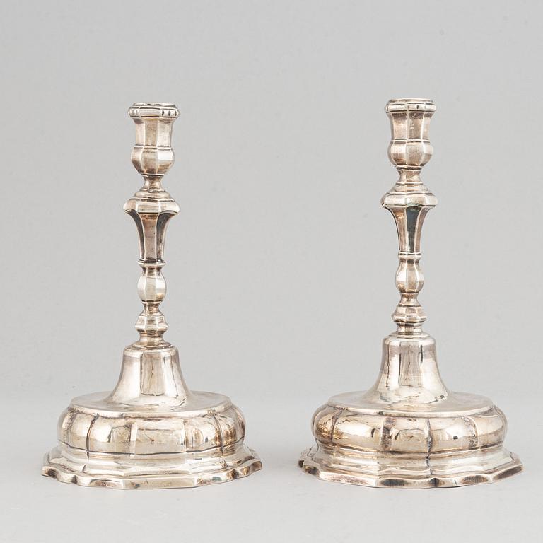 Ljusstakar, ett par, silver, sannolikt Spanien 1700-tal.