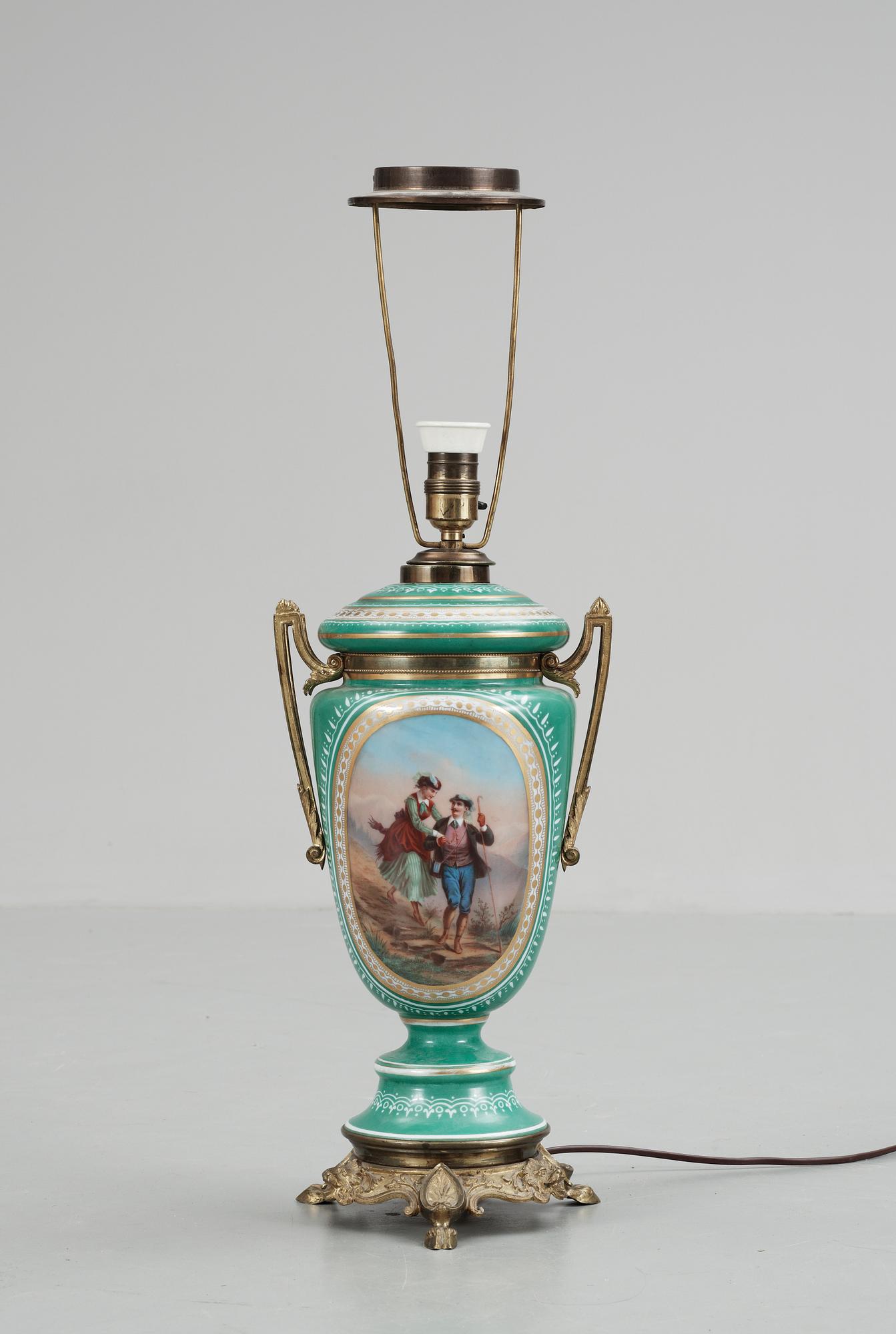BORDSLAMPA, glas och metall, 1800-tal.