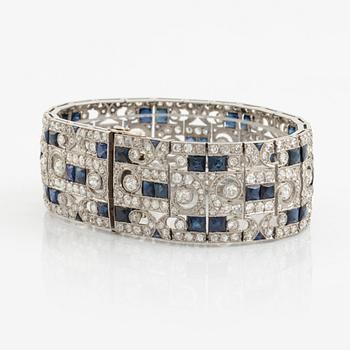 Armband platina med gammalslipade diamanter och trappslipade safirer.