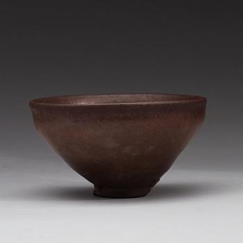 A brown and black glazed temmoku bowl, Song dynasty (960-1279).