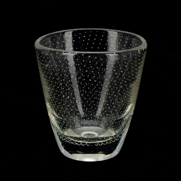 VAS, glas, signerad G. Nyman, Nuutajärvi. 1940-talets slut.