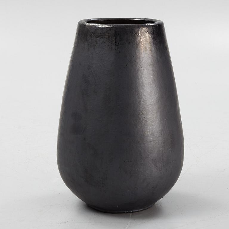 A ceramic plant pot, Slettvoll, Norway.