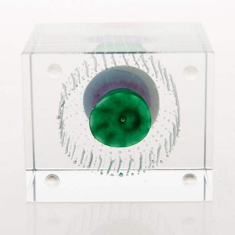 OIVA TOIKKA, AN ANNUAL CUBE, signed Oiva Toikka, Nuutajärvi 1995, numbered 579/2000.