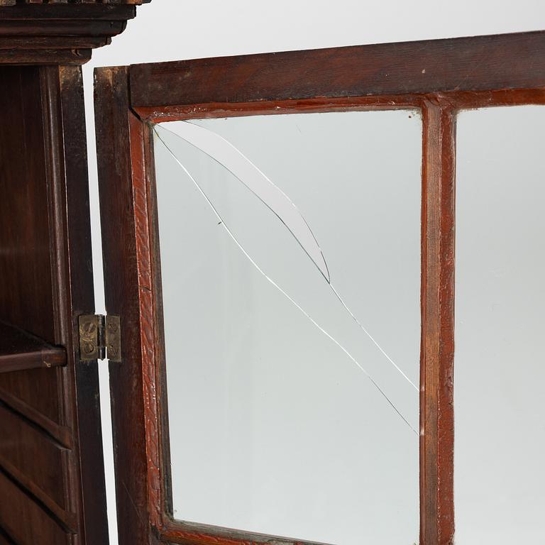 Display cabinet, 19th century.