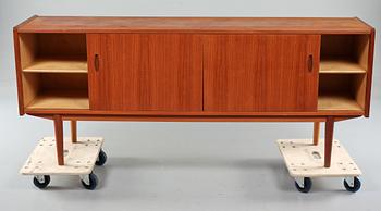 SIDEBOARD, "Trio", Nils Jonsson, Troeds, 1900-talets andra hälft.