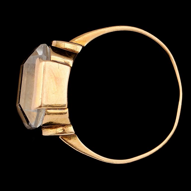 RING, 18K guld, bergkristall, svenska stämplar.