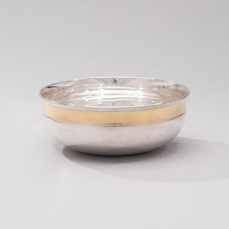 SKÅL, sterling silver, guld, J.A. Tarkiainen, Helsingfors 1989. Vikt 231 g.