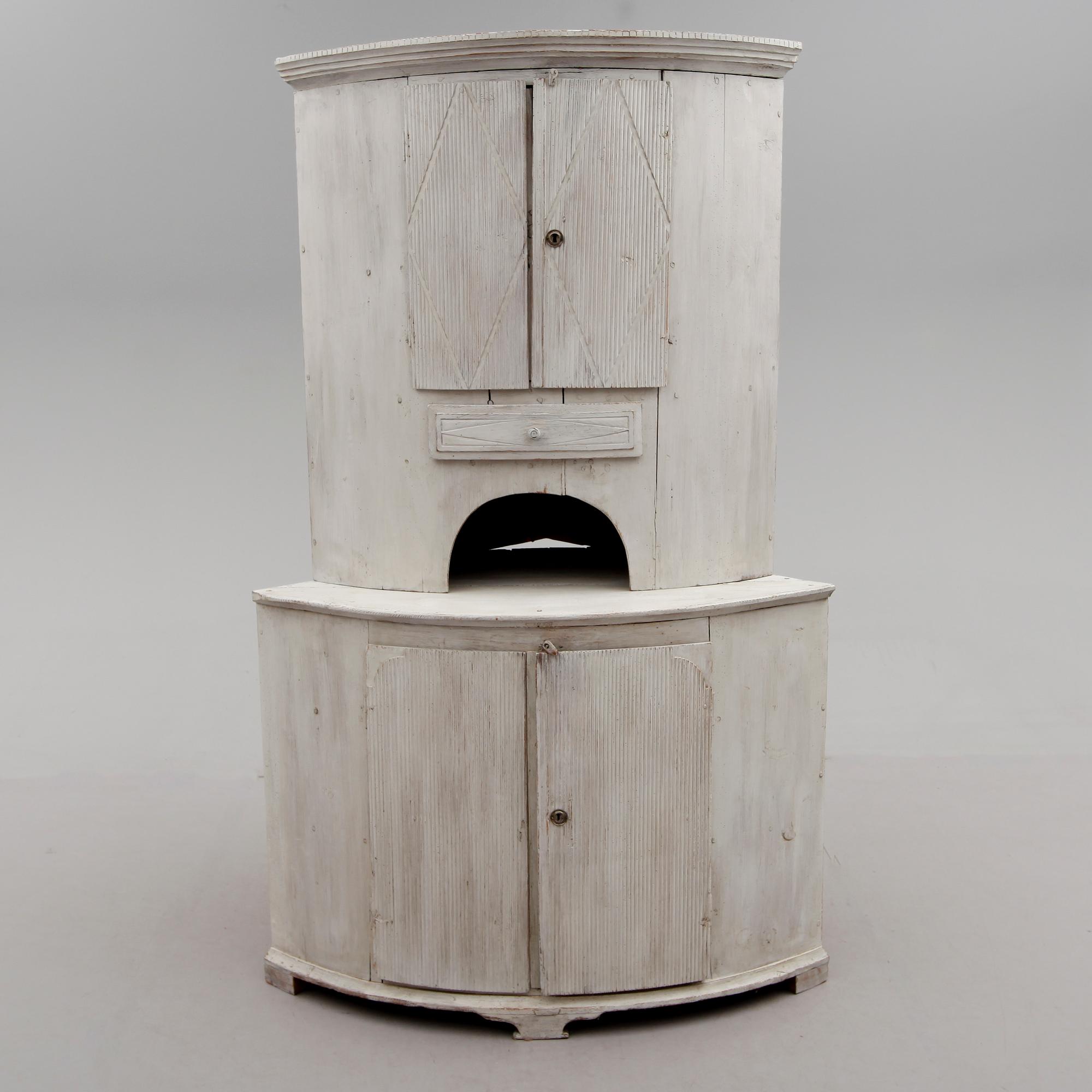 HÖRNSKÅP, gustavianskt, 1700-talets slut.