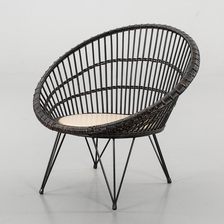 A MID 20TH CENTURY CHAIR.