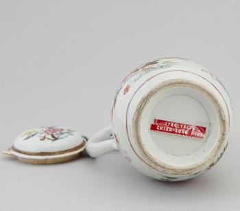 A large famille rose jug with cover, Qing dynasty, 18th century.