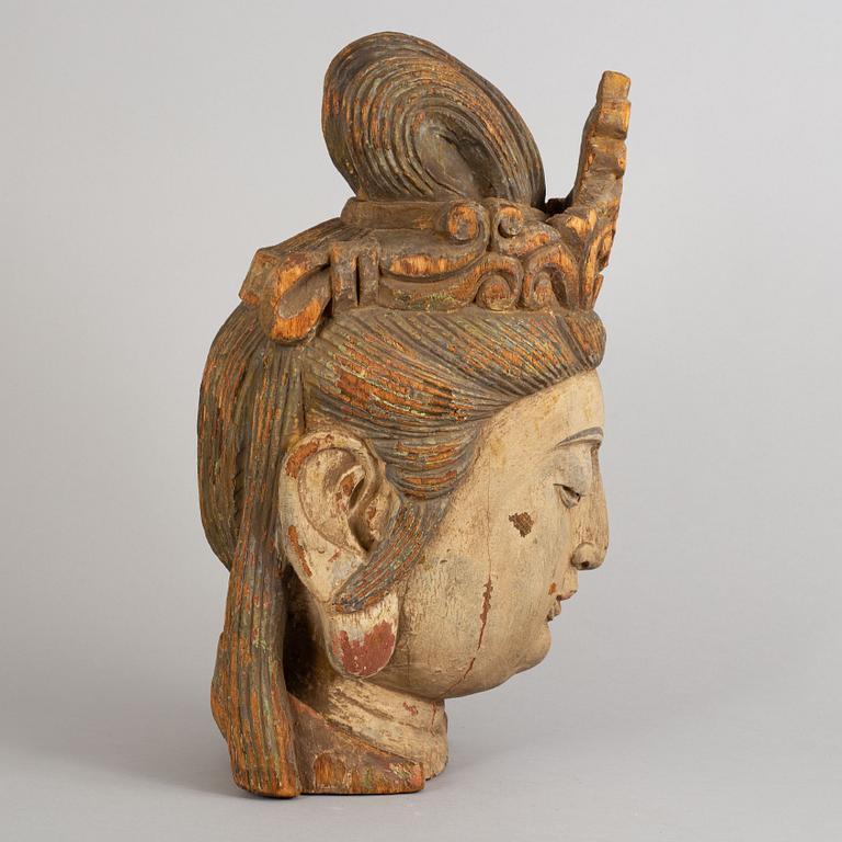 A Chinese mingstyle sculpture of a large wooden head of buddhisattva, 20th Century.