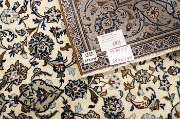 A Kashan carpet, a. 254 x 145 cm.