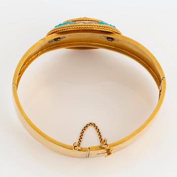 An 18K gold and enamel bangle set with turquoises.