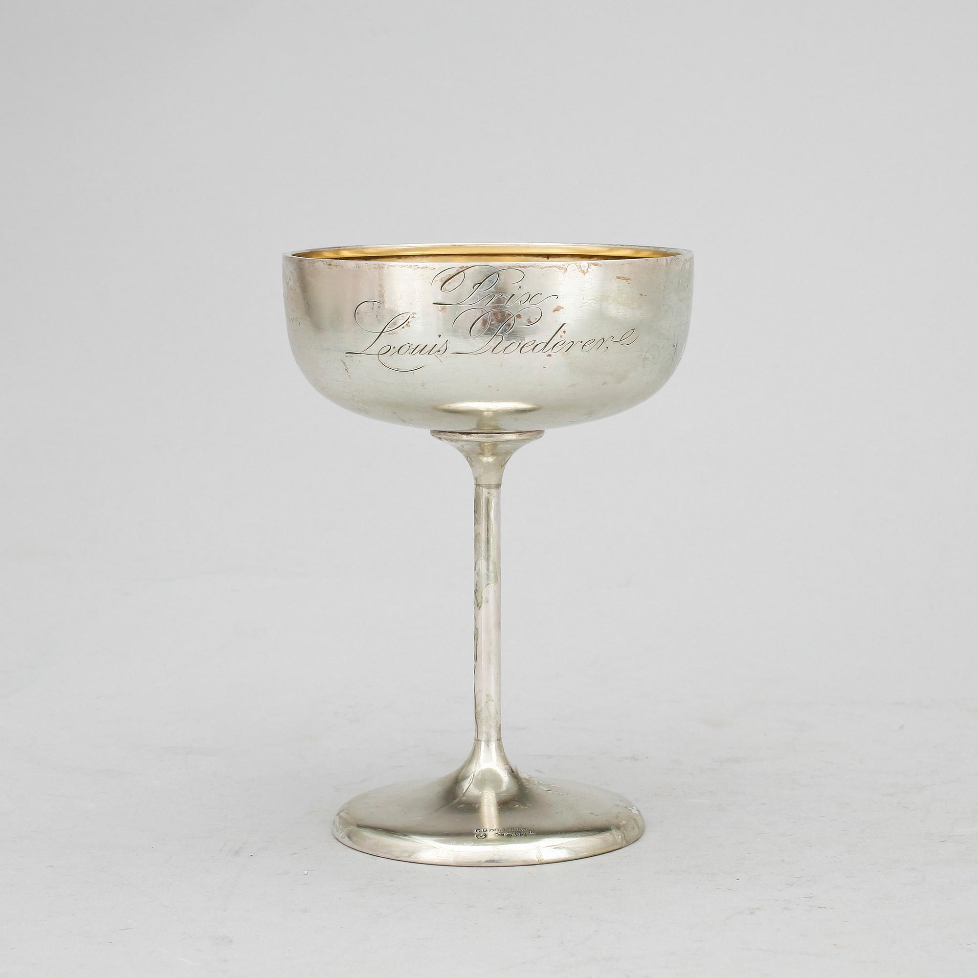 CHAMPAGNEKUPOR, 12 st, silver, C.G. Hallberg, Stockholm, 1916. Tot vikt 879 g.
