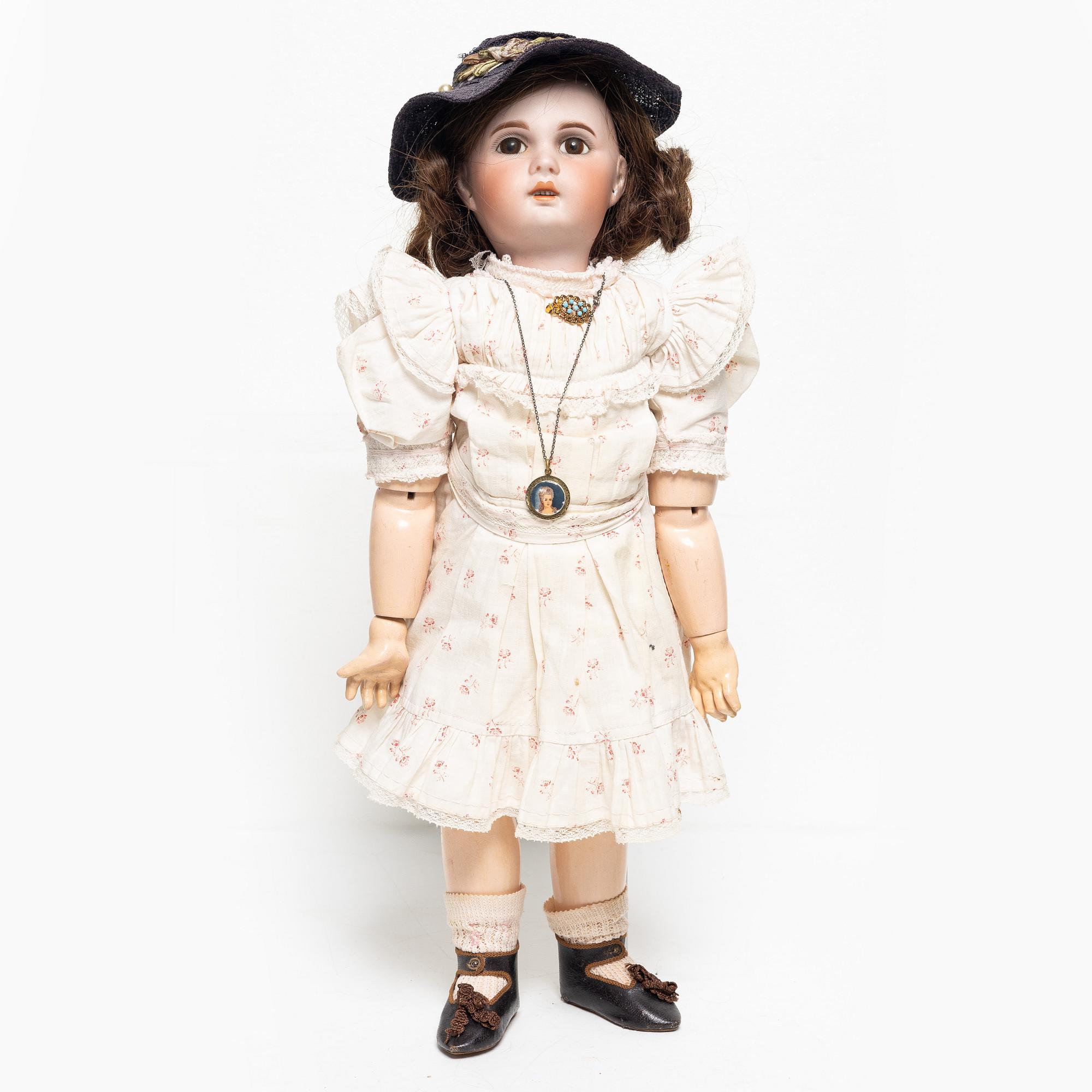 Bisque doll, Tete Jumeau, France, 1907.