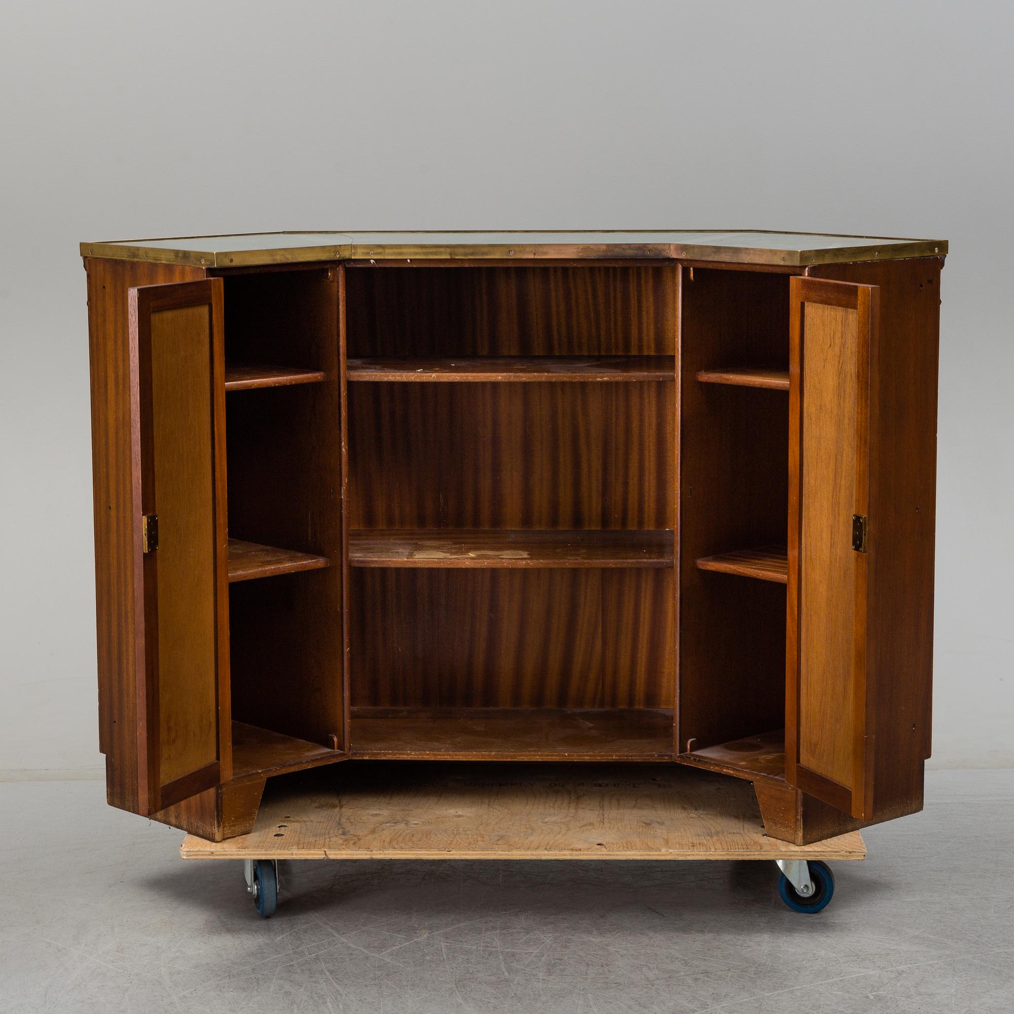 BARDISK. Engelsk stil, 1900-talets andra hälft.