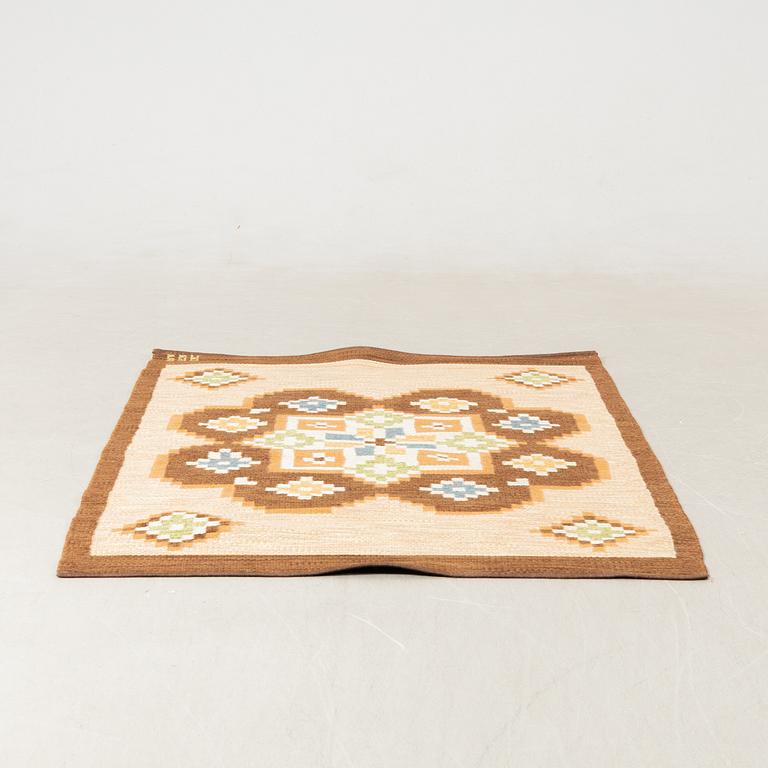 Anna-Greta Sjöqvist, Matta rölakan, ca 240x135 cm, signerad AGS.