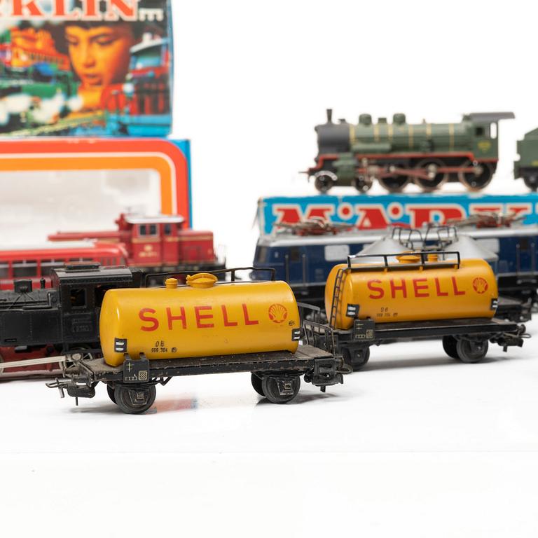 Märklin, locomotives, 7 pcs, railbus, 2 parts, as well as cars, 7 pcs, Germany.
