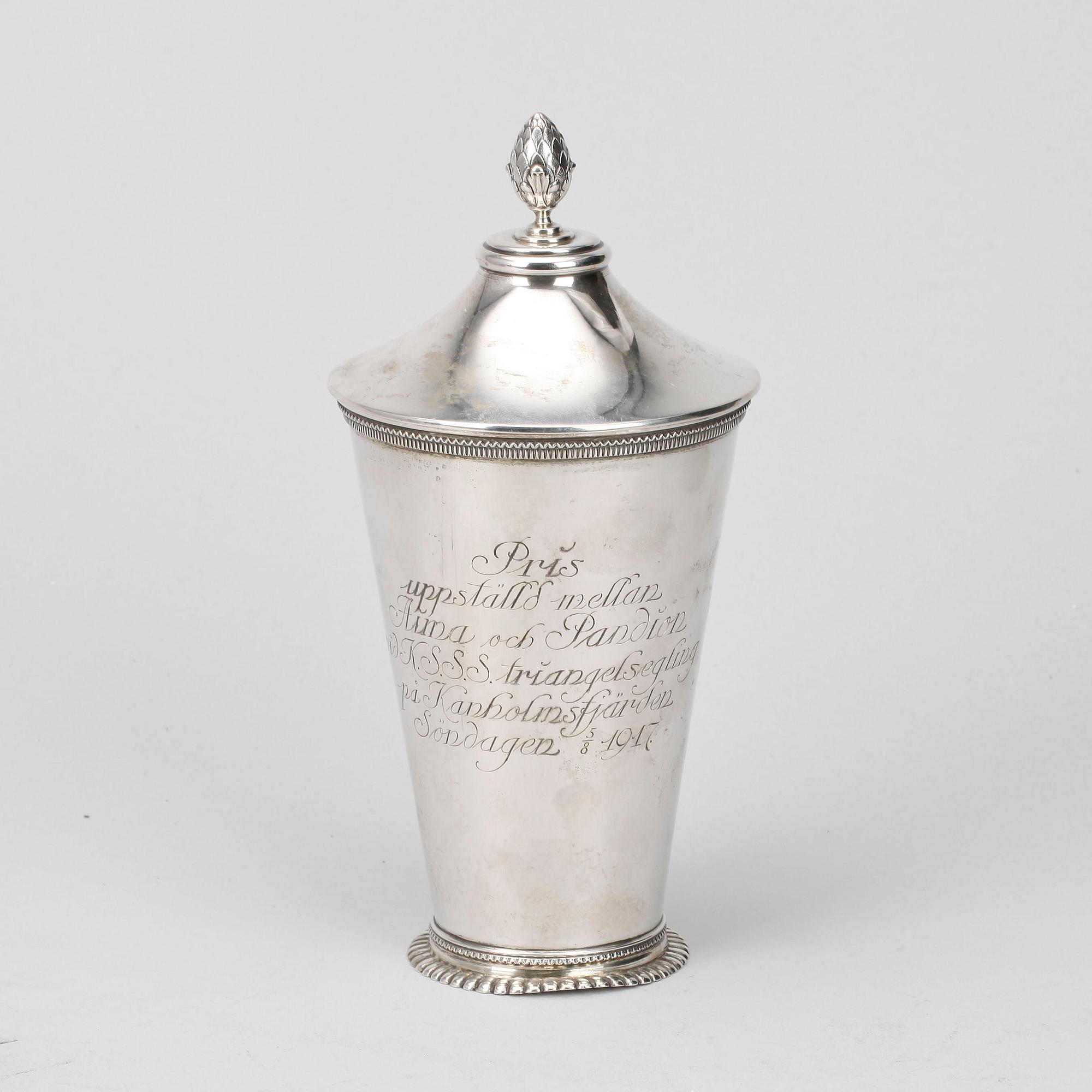 LOCKPOKAL, silver, C G Hallberg, Stockholm, 1917. Vikt ca 380 gr.