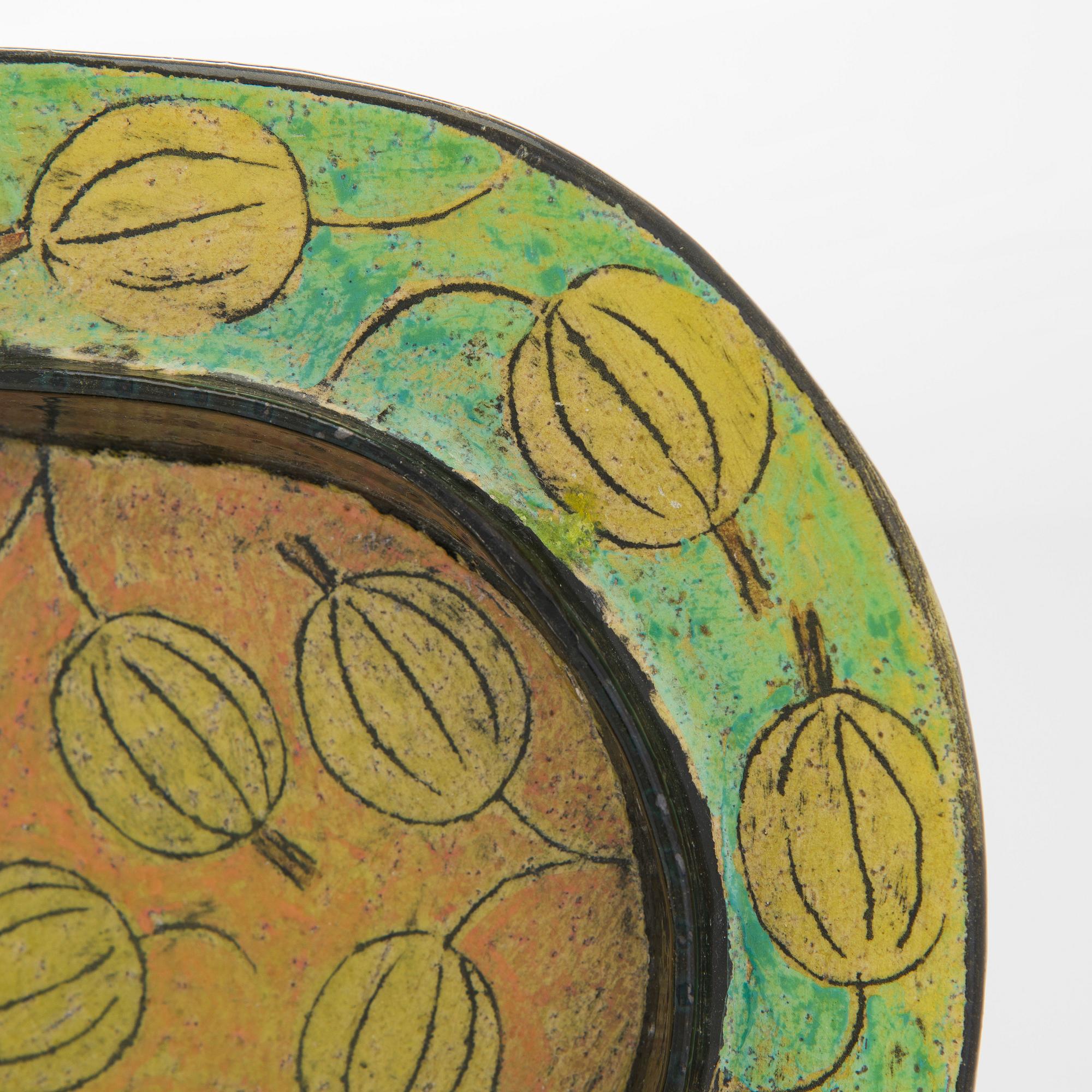 Birger Kaipiainen, a stoneware decorative dish signed Kaipiainen.