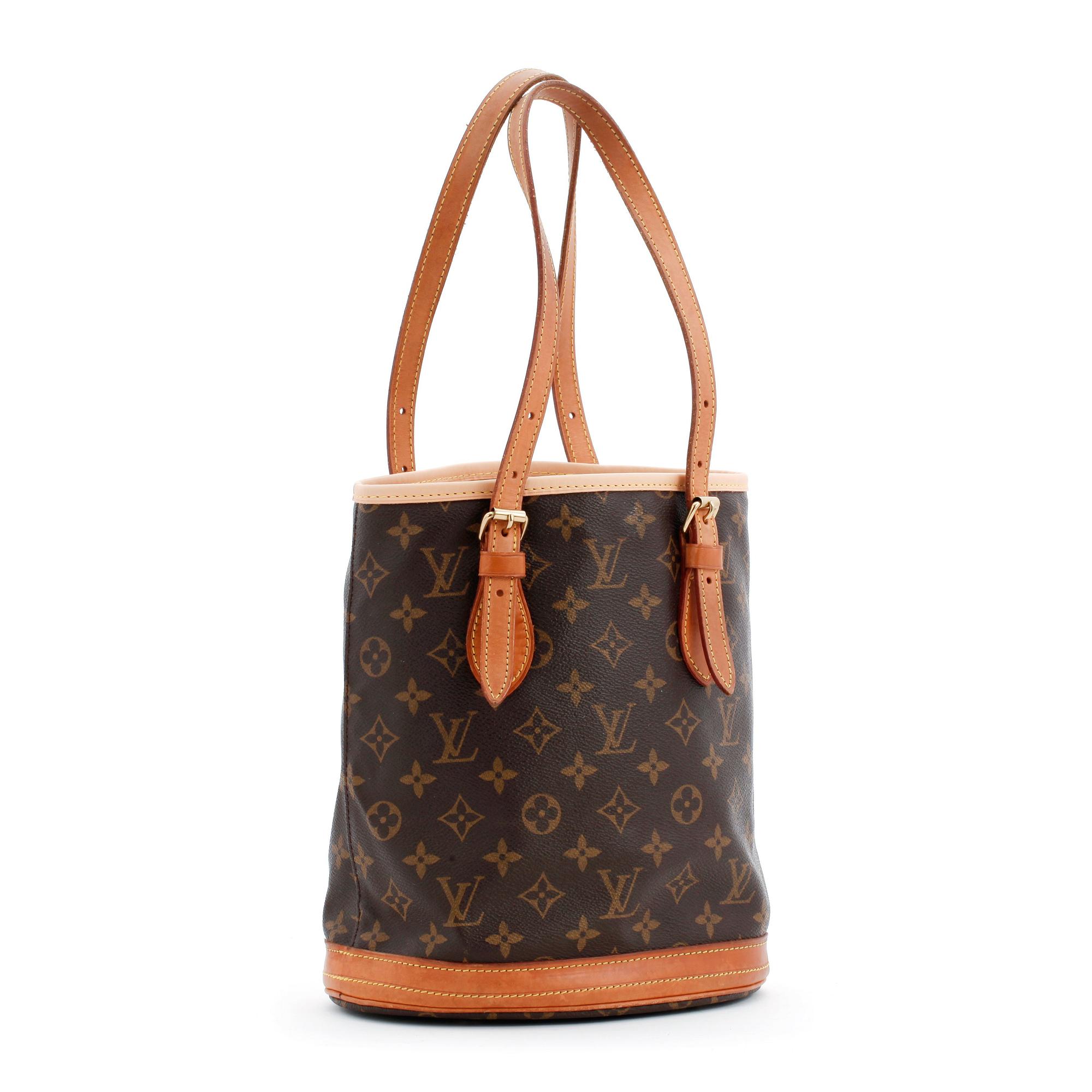 LOUIS VUITTON, a monogram canvas shoulder bag "Petite Bucket".