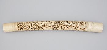 SVÄRDSFÄSTE, benarbete. Burma. Omkring år 1900.