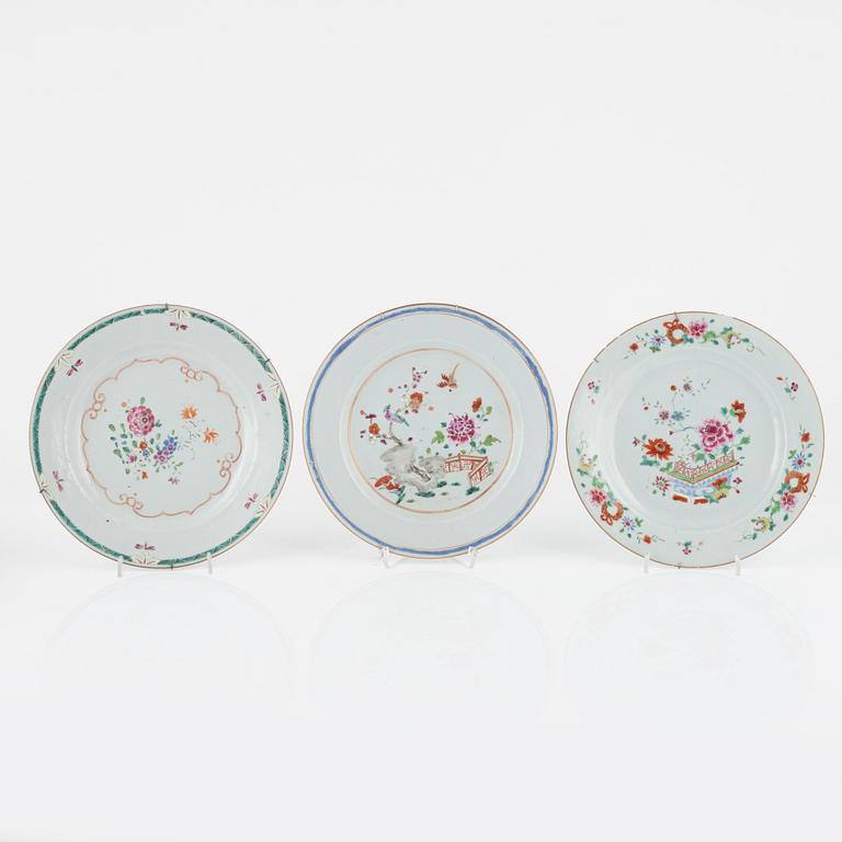 A set of 15 famille rose dinner plates, Qing dynasty, Qianlong and one Canton 19th Century.