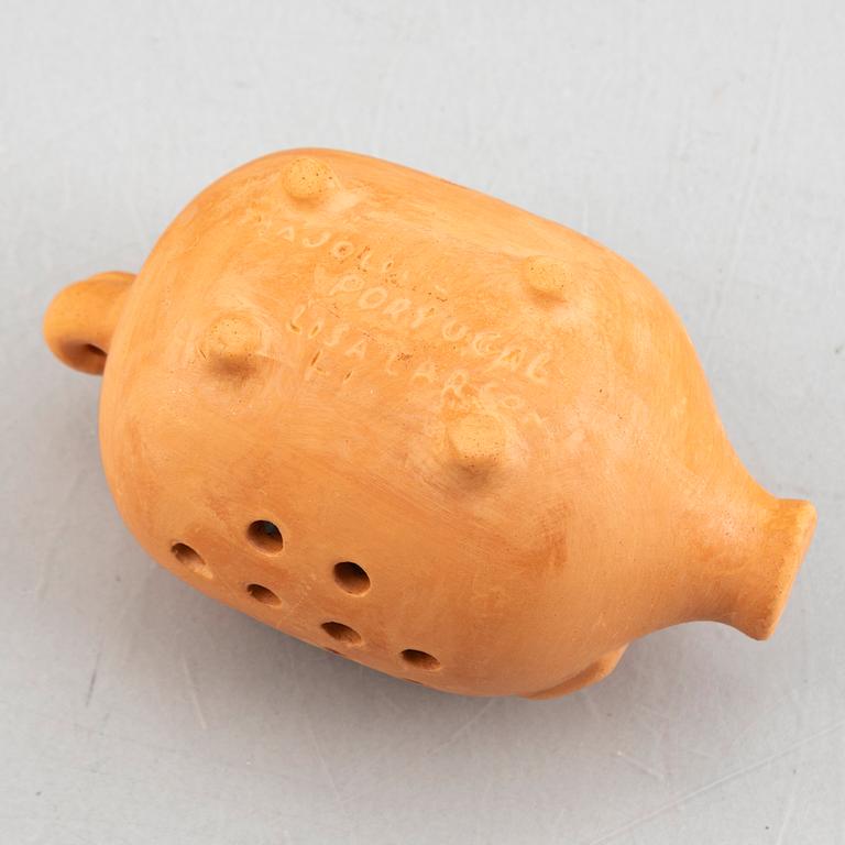 Lisa Larson, ljusstakar, 6 st, ljuslykta samt salt- och pepparströare, stengods och majolika, bl.a. Höganäs.