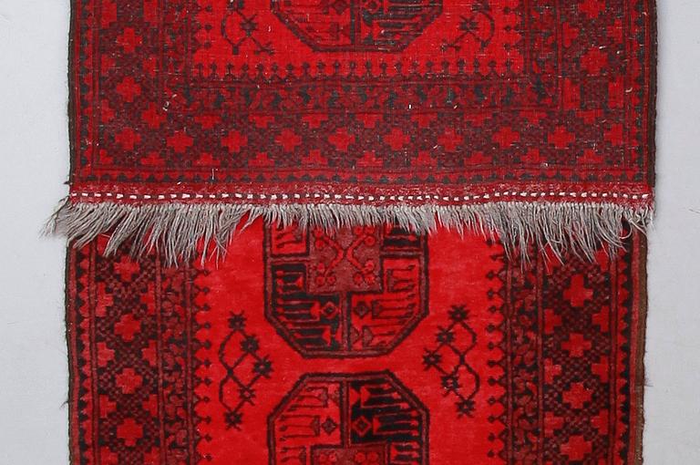 MATTA, orientalisk. Ca 324 x 96 cm.