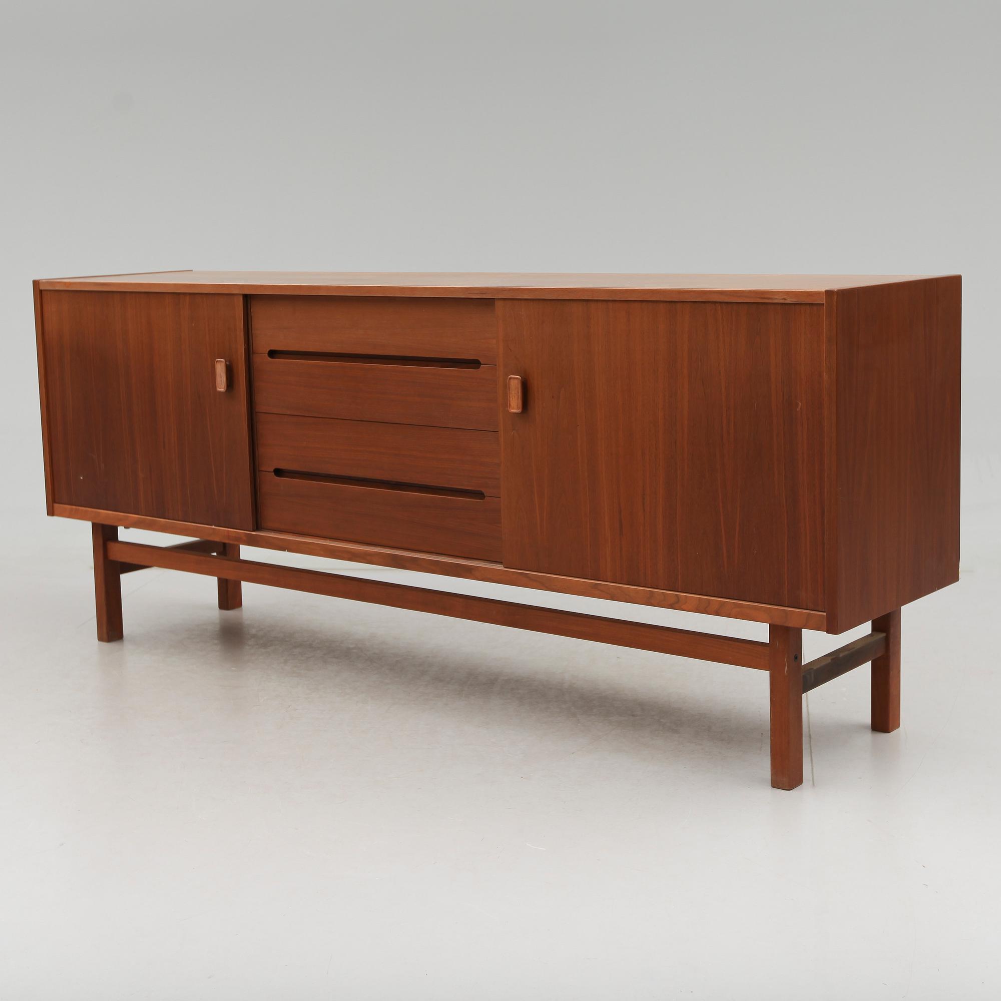 SIDEBOARD, Troeds, 1900-talets andra hälft.