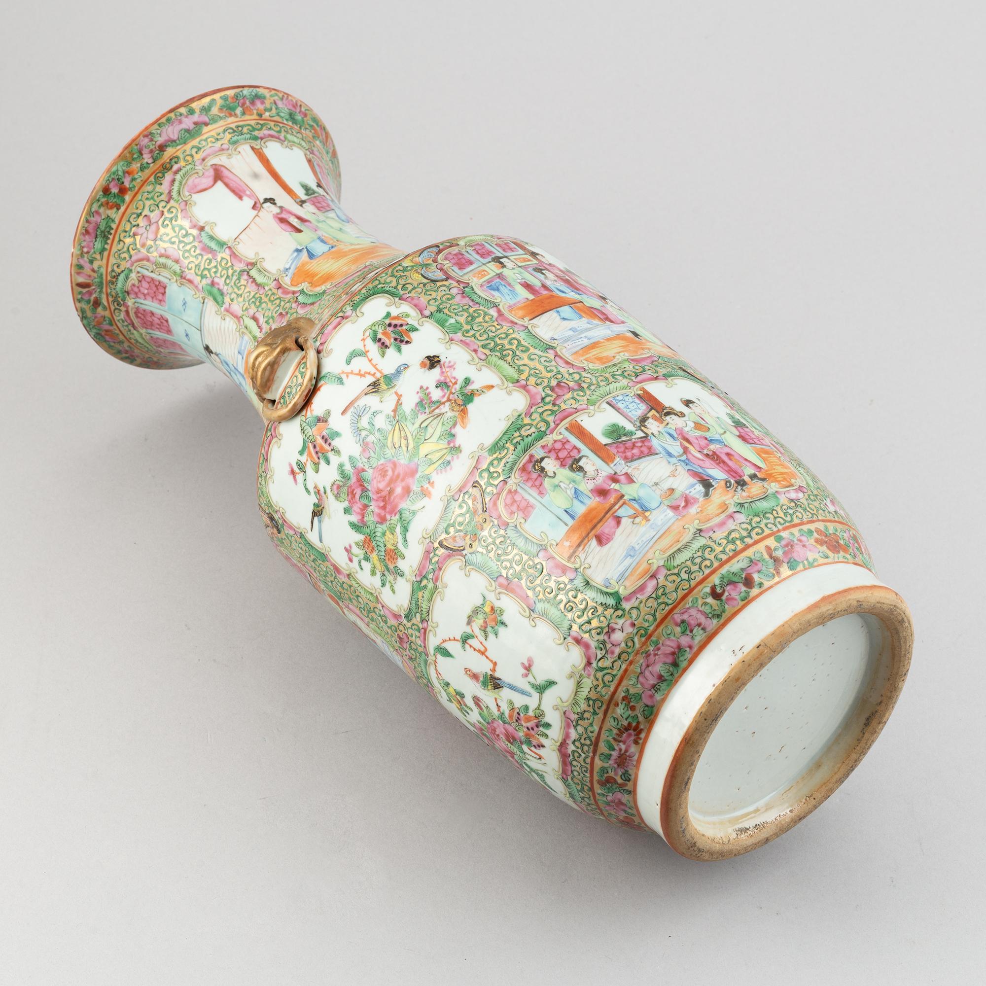 A group of 9 porcelain objects, Chinese and Japanese, 18th-20th century.
