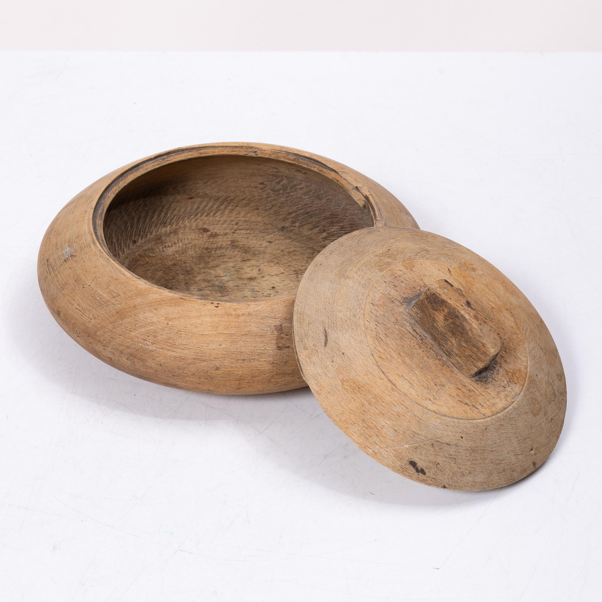 Svarvaskar, fem stycken, allmoge, 1800-tal.