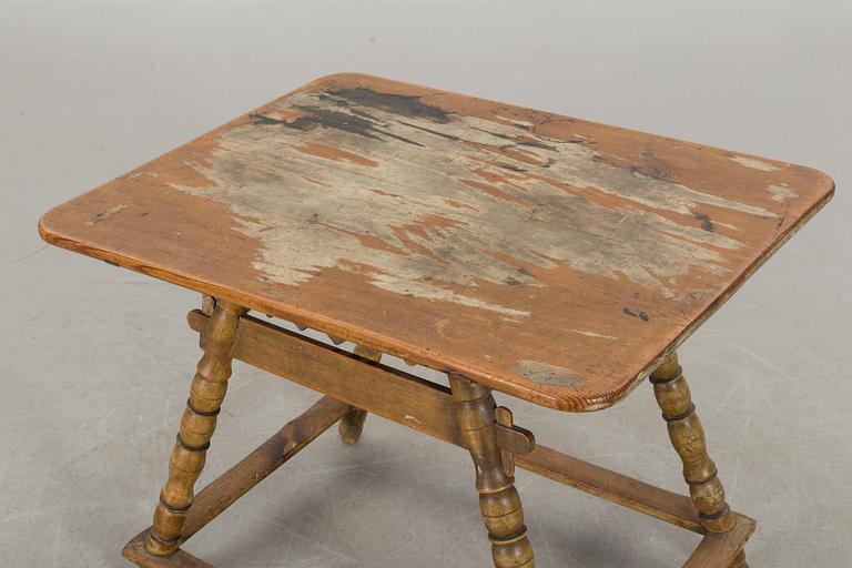 A WOODEN TABLE, 19/20th century.