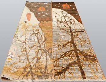 An oriental carpet, ca 229 x 164 cm.