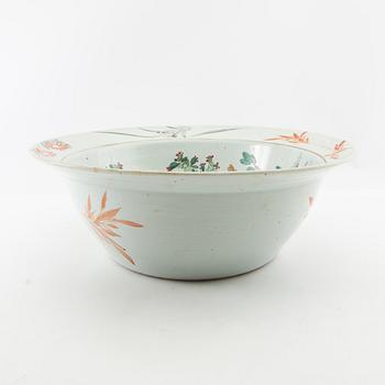 Wash basin China late 19th century/early 20th century porcelain.