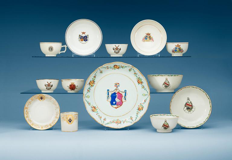 SERVISDELAR, 10 stycken, vapenporslin. Qing dynastin, Qianlong (1736-95).