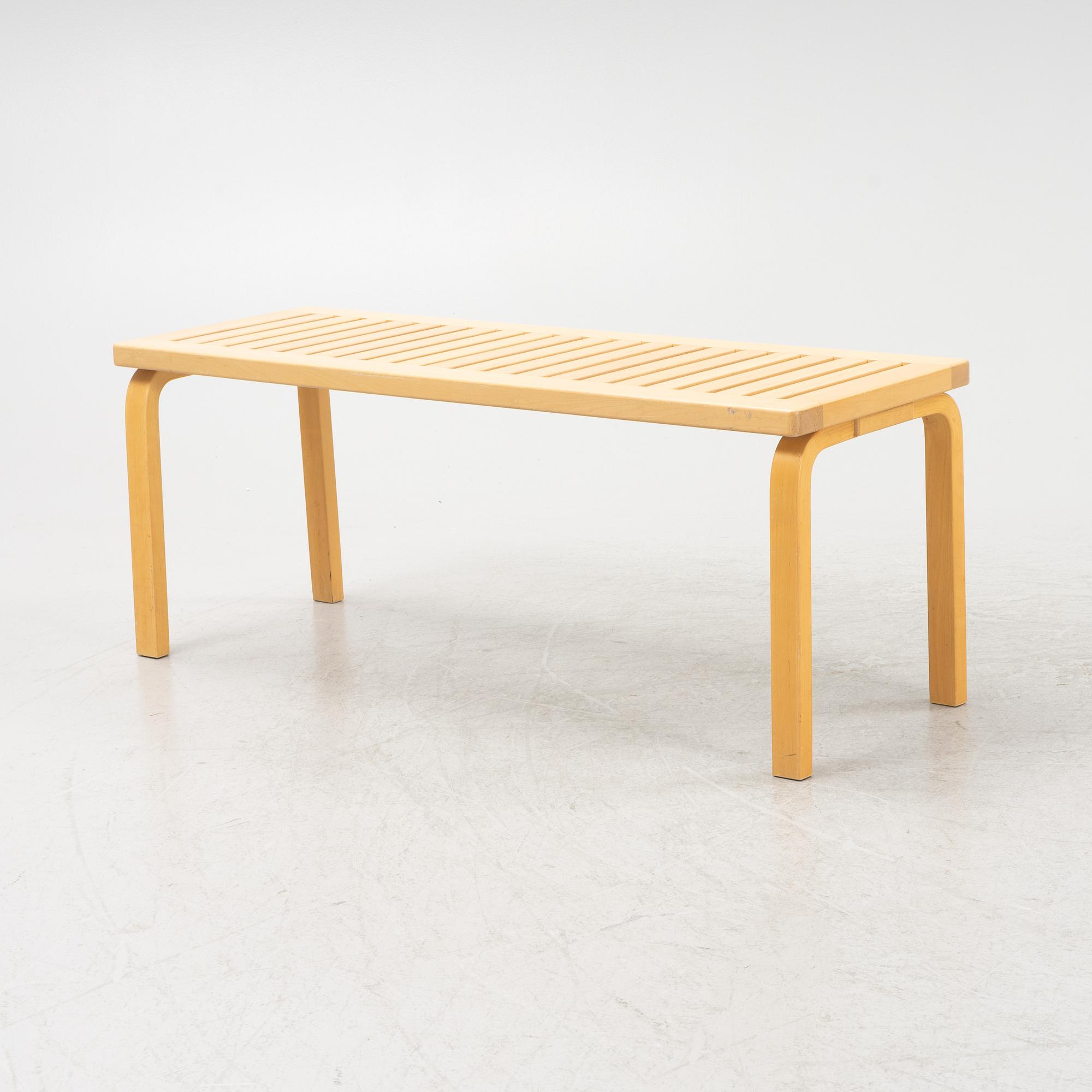 Alvar Aalto, bänk, modell 153, Artek. Finland.