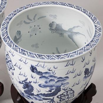 Fish bowls, a pair, porcelain, China, modern manufacture.