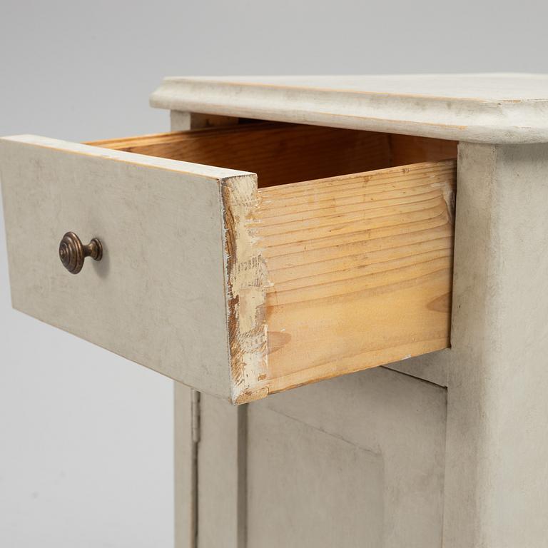 Bedside tables, a pair, 20th century.