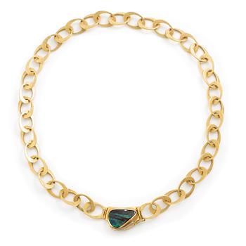 590. Collier 18K guld med en opal.