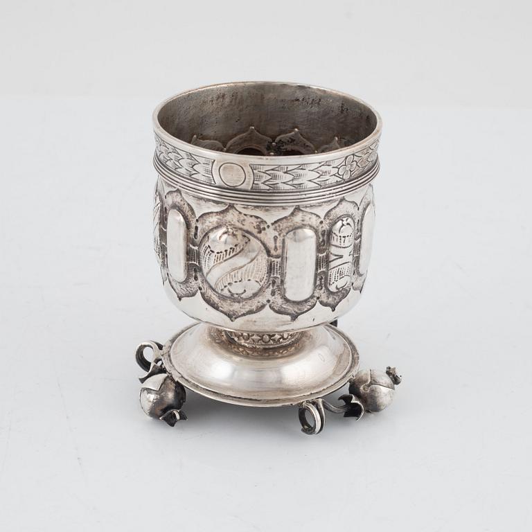 Bägare, silver, otydliga stämplar, Malmö, troligen 1800-talets andra hälft.