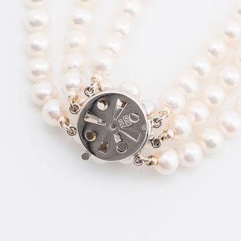 PÄRLHALSBAND 3 rader odlade sötvattenspärlor c 5,5 mm, lås 18K vitguld m odlade saltvattenspärlor.
