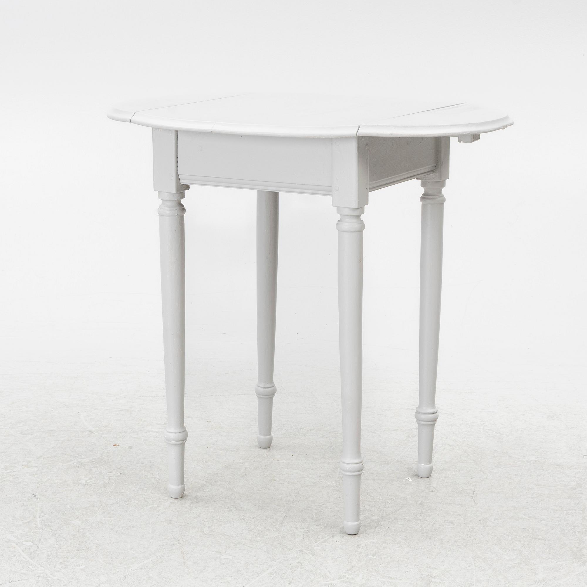Side table with flaps. 19th century.